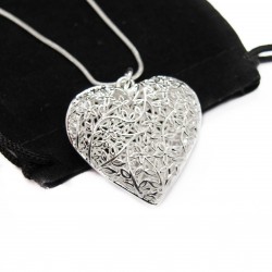 Women’s silver hollow flower heart necklace